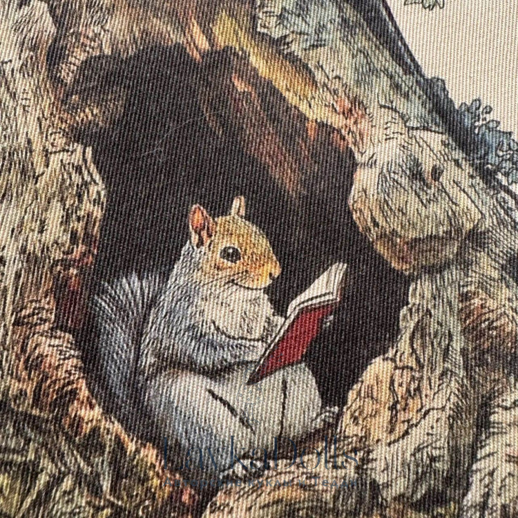 Постер Сказки, купон на холсте 22*28см Белка с книгой в дупле