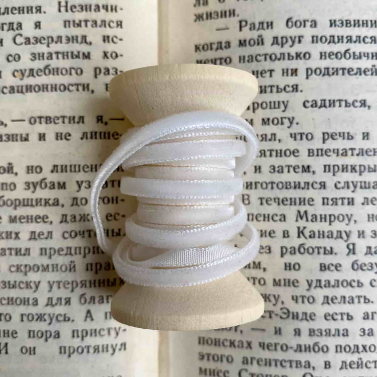 Лента бархатная  1метр, ширина 3мм, цвет Белый