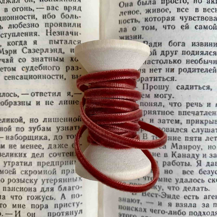 Лента бархатная  1метр, ширина 3мм, цвет Коричневый светлый