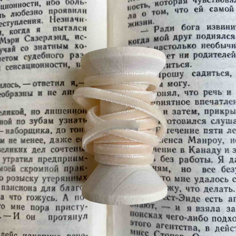 Лента бархатная  1метр, ширина 3мм, цвет Сливочный