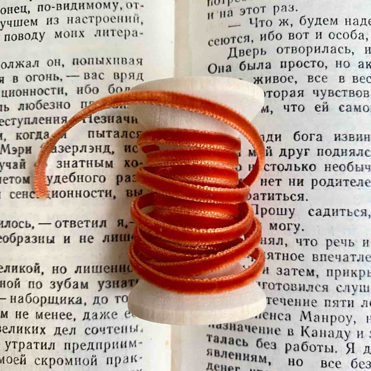Лента бархатная  1метр, ширина 3мм, цвет Рыжий осенний