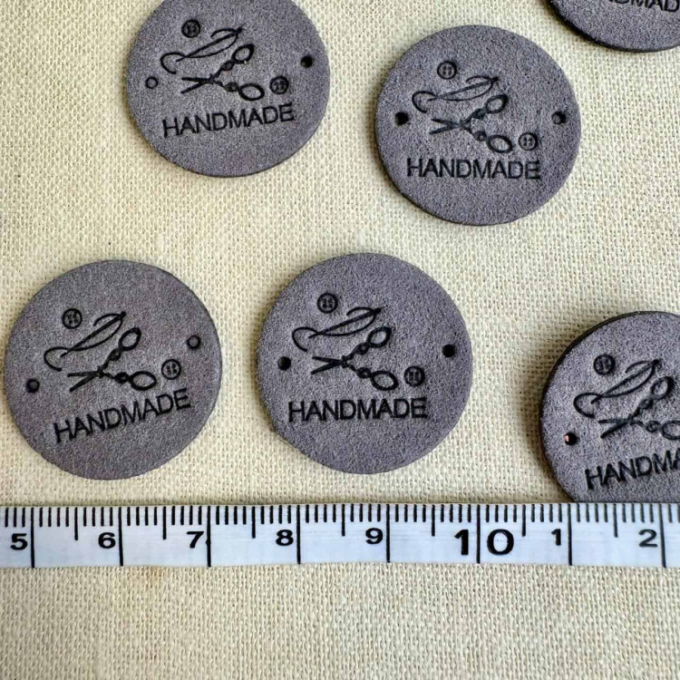 Бирка Hand Made из П/У кожи d25мм цвет Графит